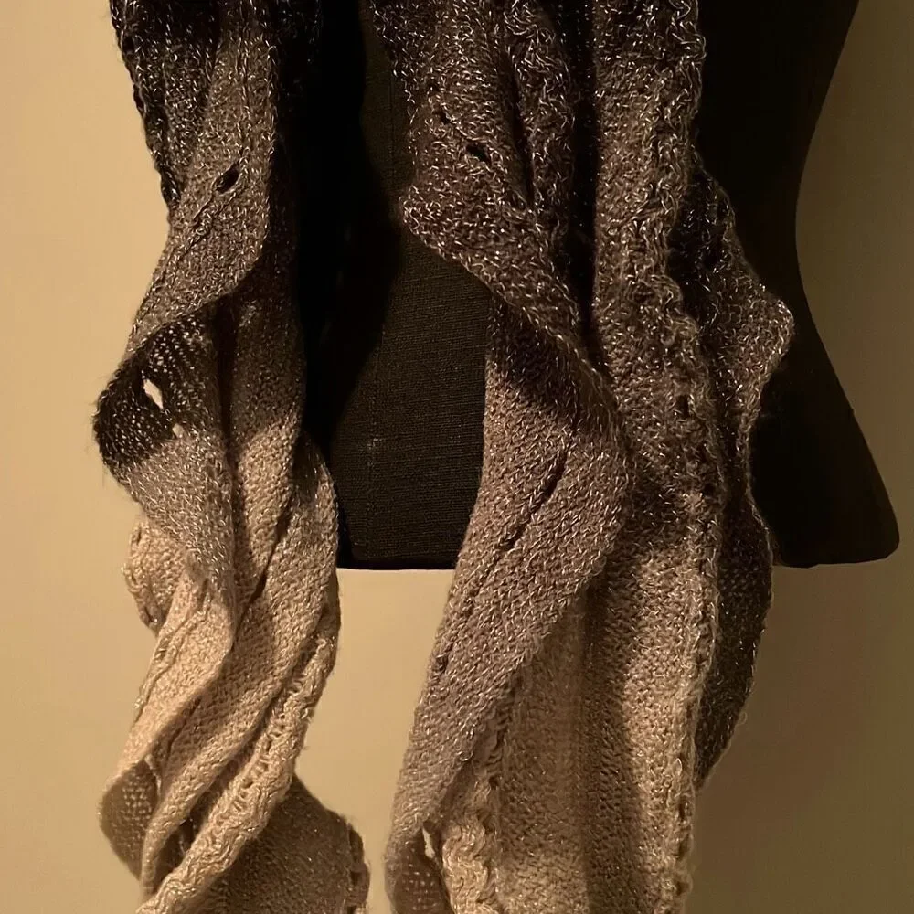 Women's Black to White Two-Tone Gradient Knit Cut-Out Infinity Scarf
